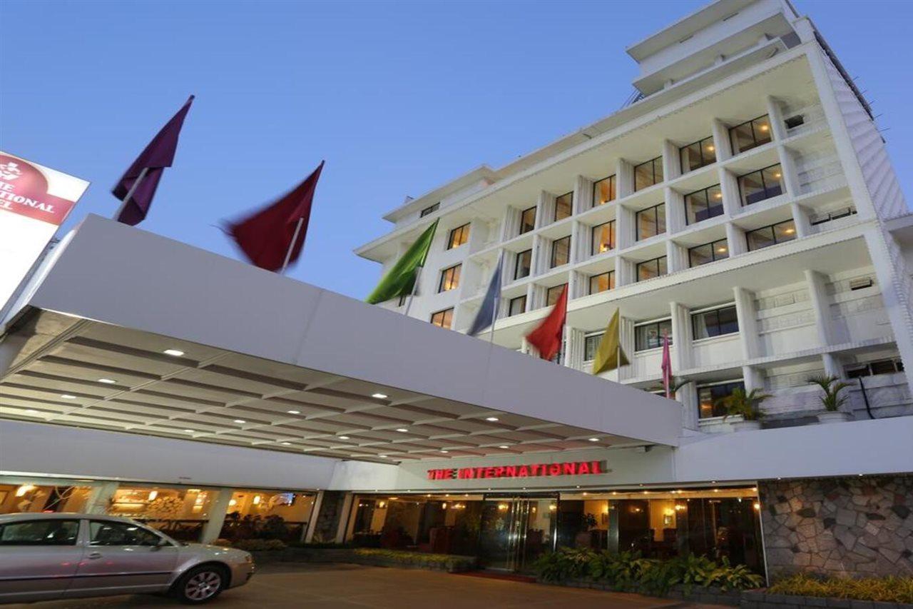 The International Hotel Kochi Esterno foto