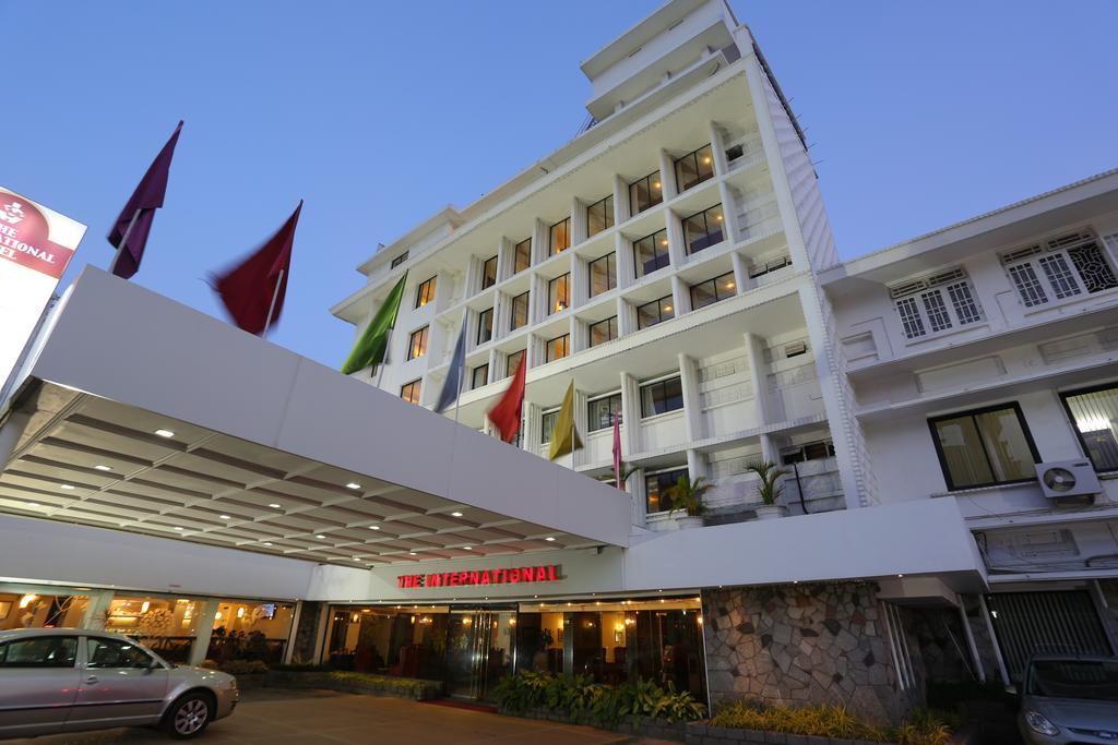 The International Hotel Kochi Esterno foto